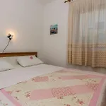 With Parking Space Njivice, Krk - 21857 דירה *