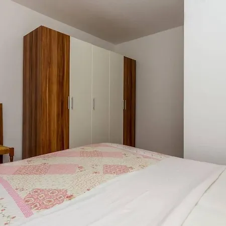 With Parking Space Njivice, Krk - 21857 Apartman